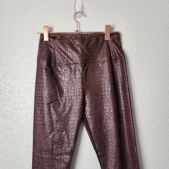 7 FOR ALL MANKIND faux Croc Liquid leggings Mob Wife Aesthetic Brown S - Picture 4 of 4